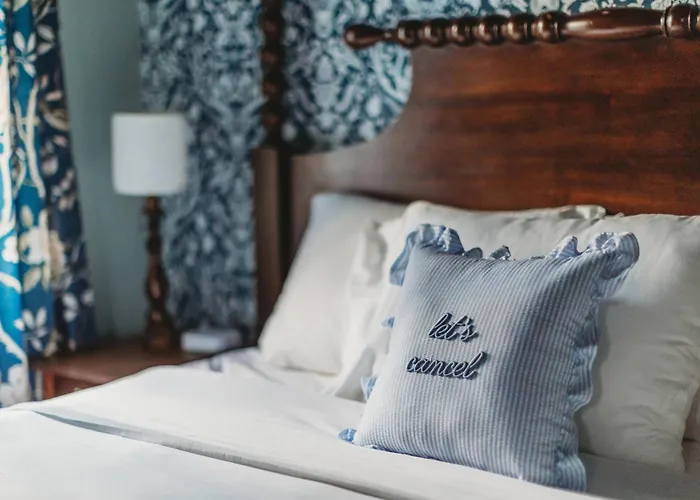 Hideaway Inn Lenox