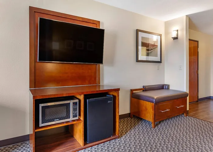 Comfort Suites Escanaba West