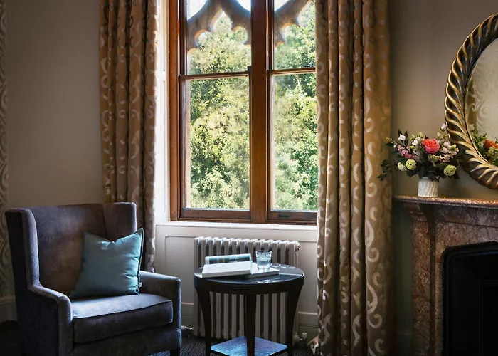 Redhill (Surrey) Hotels