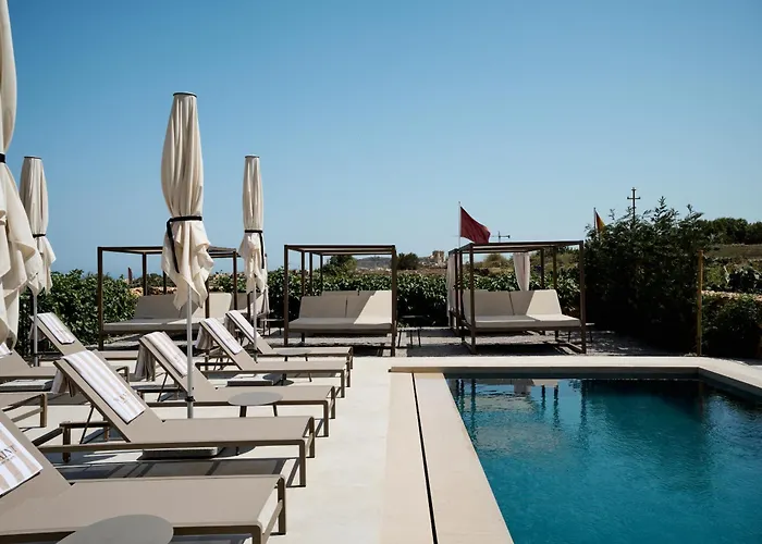 San Lawrenz Hotels