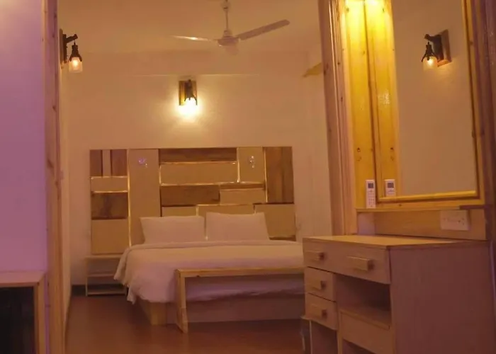 Komandoo (Lhaviyani Atoll) Hotels
