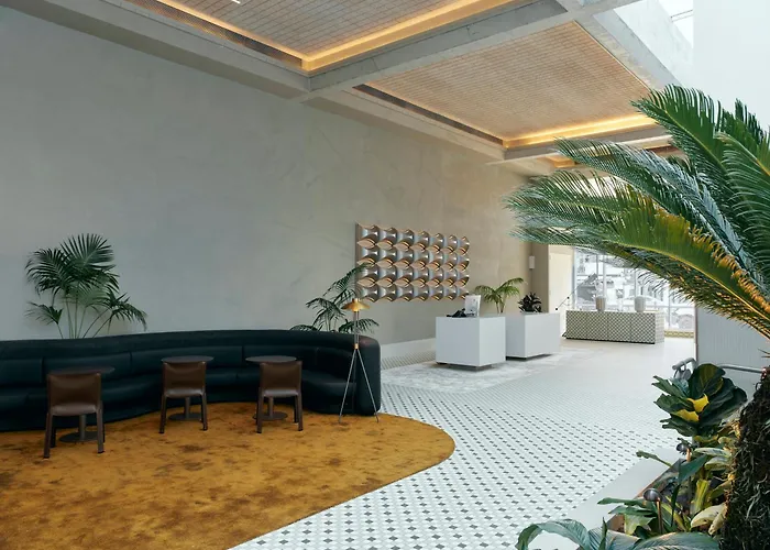 Geelong West Hotels