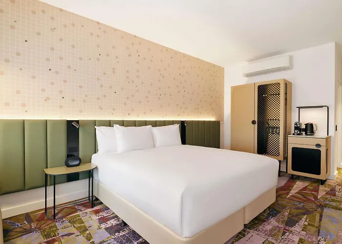 Caulfield Hotels