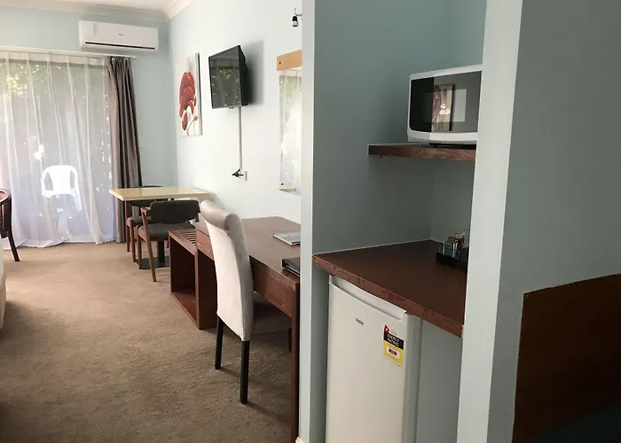 Springwood Hotels