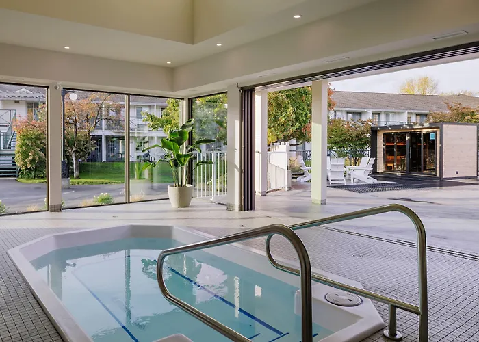 Naramata Hotels