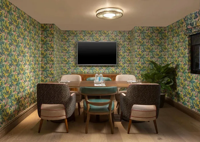 SURREY Hotels
