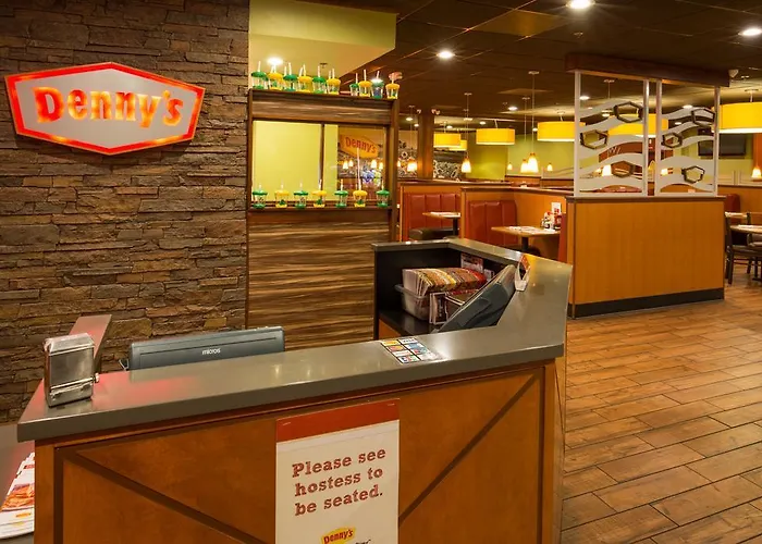 Ramada By Wyndham Medford Hotel & Conference Center