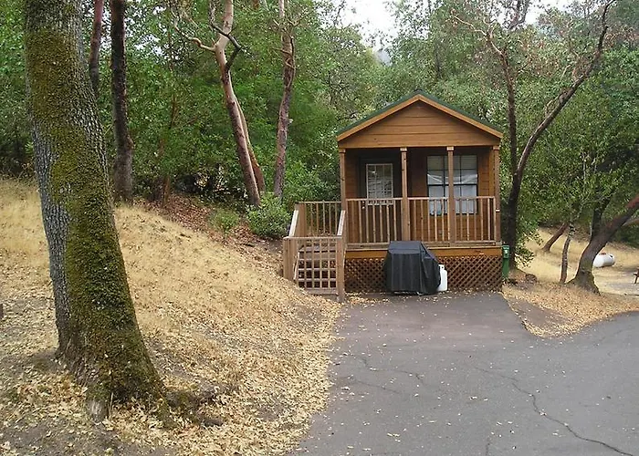 Russian River Camping Resort One-Bedroom Cabin 2 Cloverdale