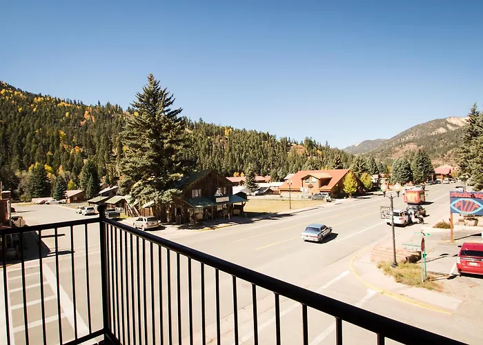 The Lodge At Red River