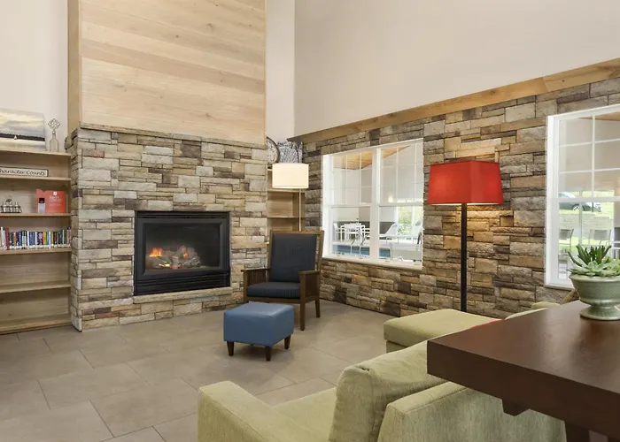 Country Inn & Suites By Radisson, Decorah, Ia