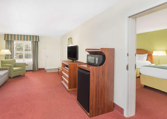 Baymont By Wyndham Orangeburg North Hotel