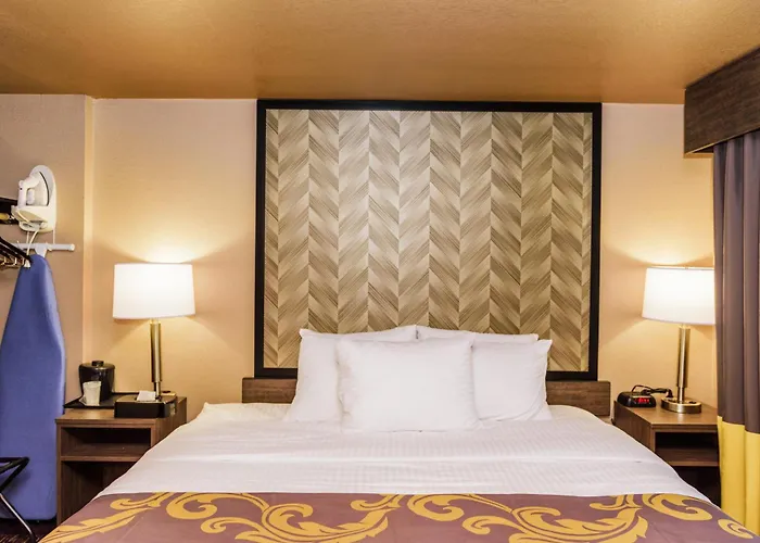 Aarya Hotel By Niagara Fashion Outlets Niagara Falls
