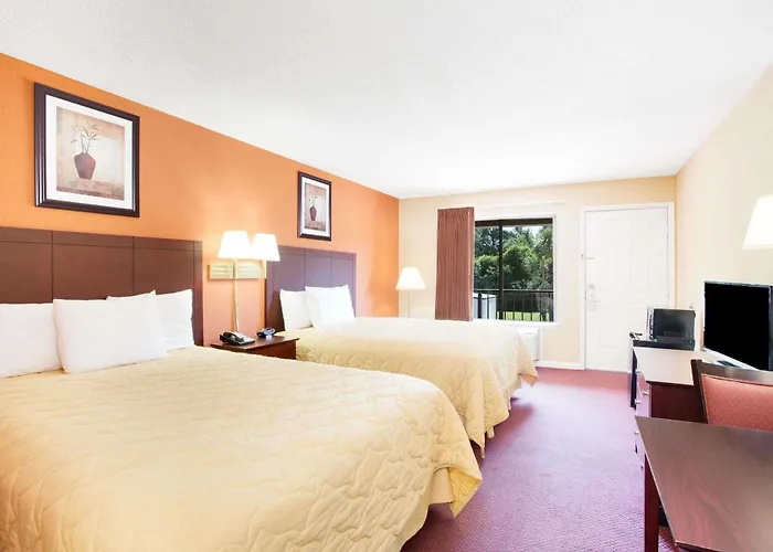 Super 8 Defuniak Springs Motel