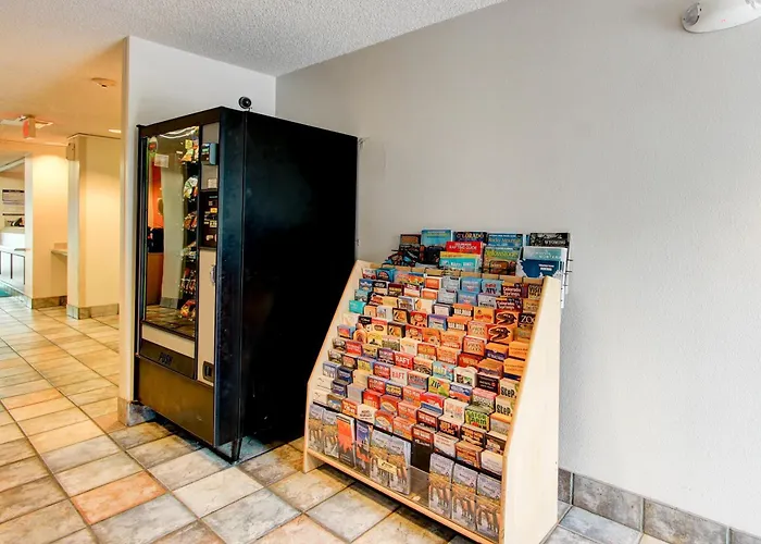 Super 8 By Wyndham Aurora East Hotel
