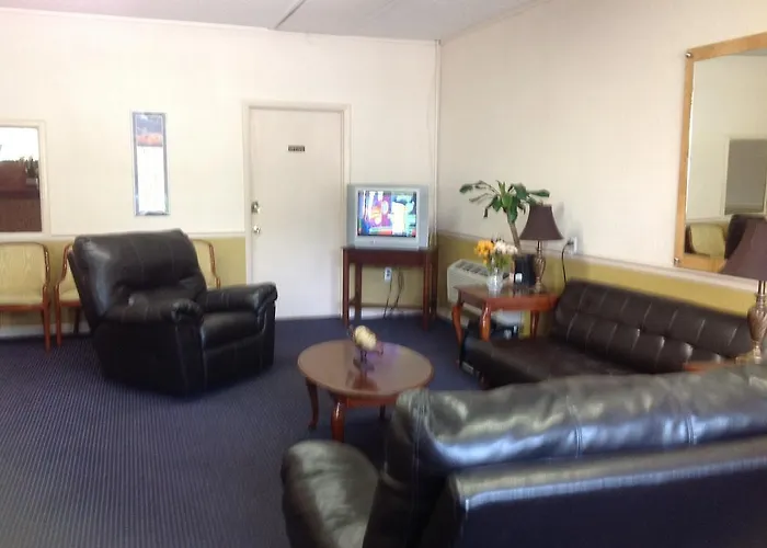 Days Inn By Wyndham Tallahassee-Government Center
