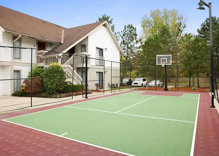 Hawthorn Suites Of Troy