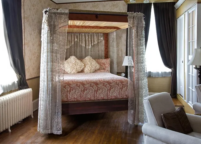 The Reynolds Mansion Bed & Breakfast Woodfin