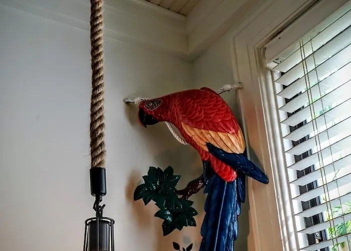 Palm Beach Historic Hotel: Petite Retreat Near Beach