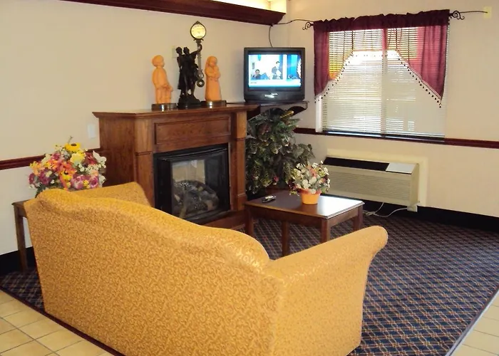 Country Hearth Inn - Bowling Green