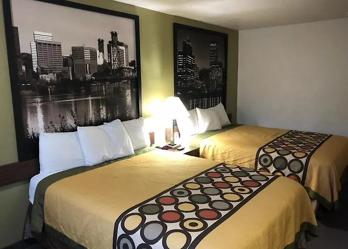 Super 8 By Wyndham Salem Hotel