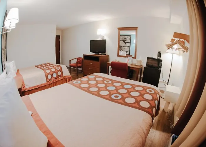 Super 8 By Wyndham Danbury Motel