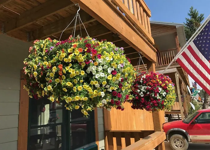Elk Horn Lodge Motel And Cabins Cooke City