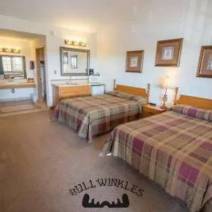Bullwinkles Rustic Lodge Poplar Bluff