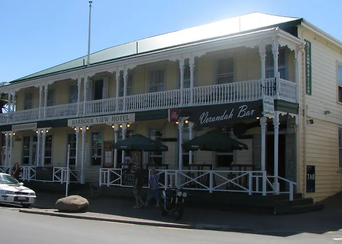 Raglan Hotels